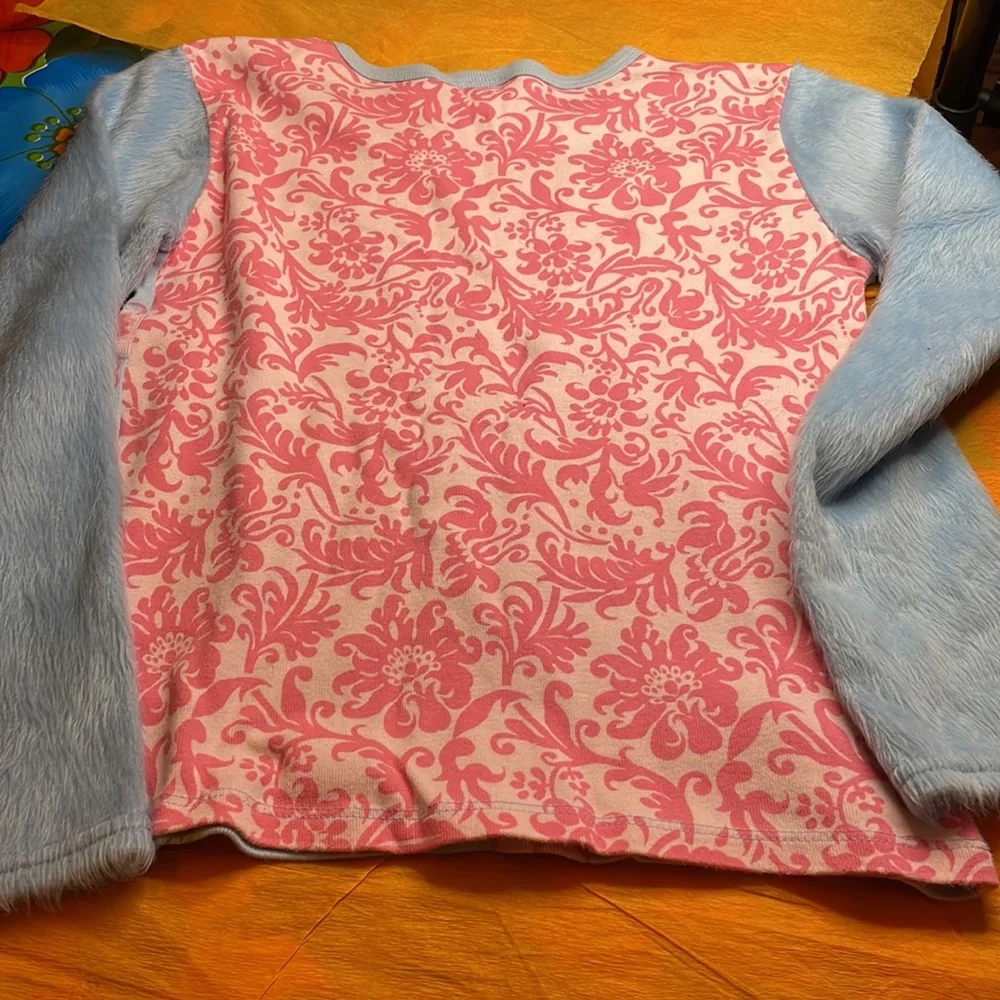Gap T-shirt with fun fur